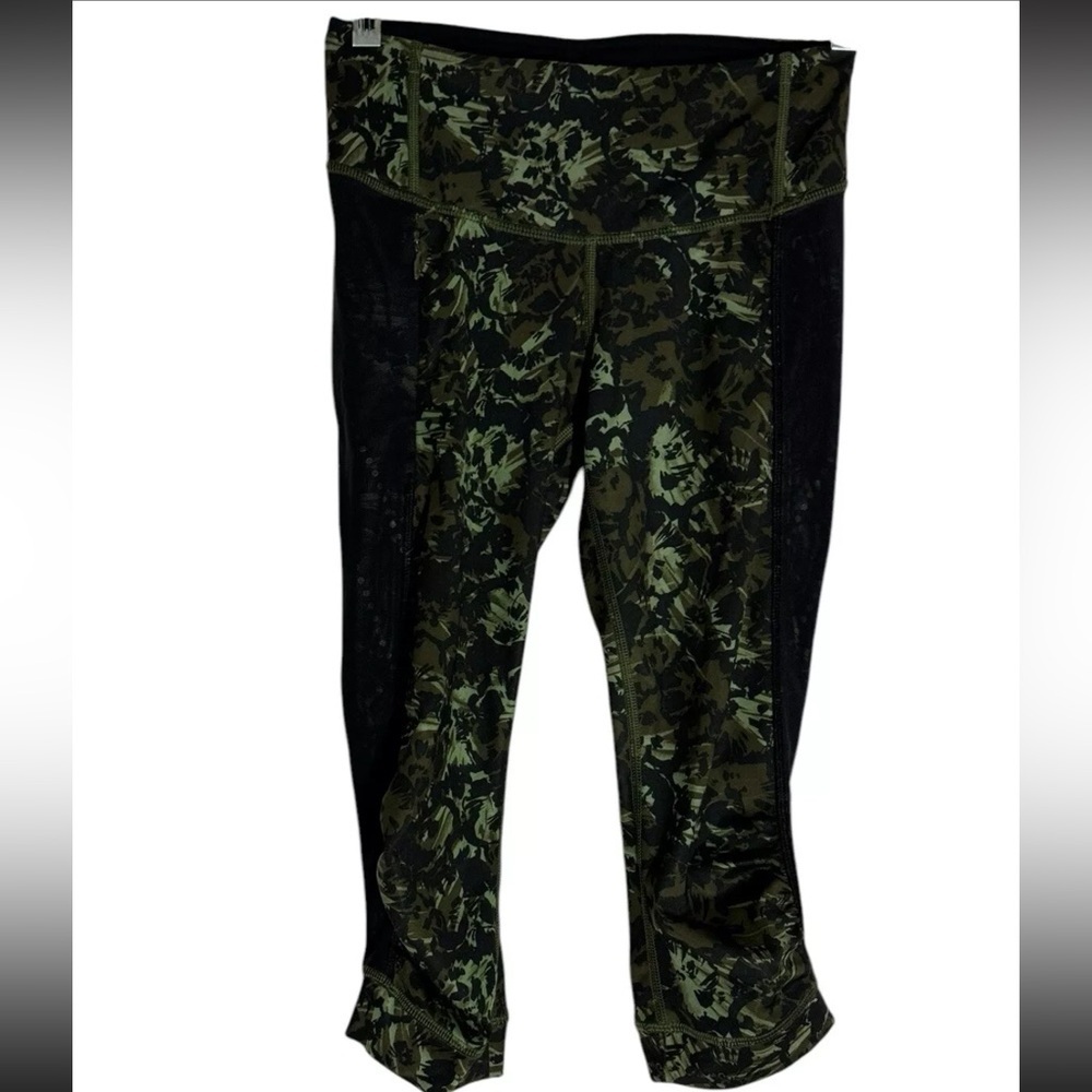 Lululemon Camo Capri Leggings Yoga Pants Women's Size 2 Training Workout Green